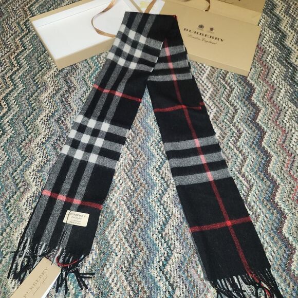 Burberry Black Nova Check Scarf - Picture 7 of 8